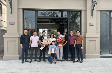 Khách hàng nhận bàn giao shophouse tại Vinhomes Ocean Park 2 - The Empire