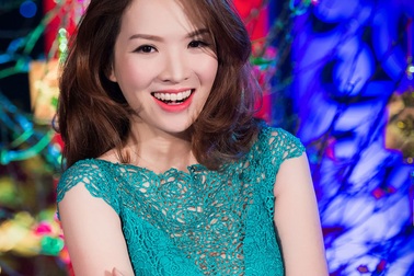 Đan Lê xinh đẹp dẫn chương trình
