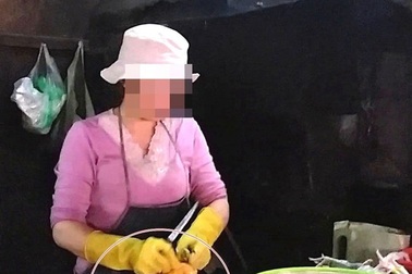 Làm “đẹp” gà, vịt bằng hoá chất