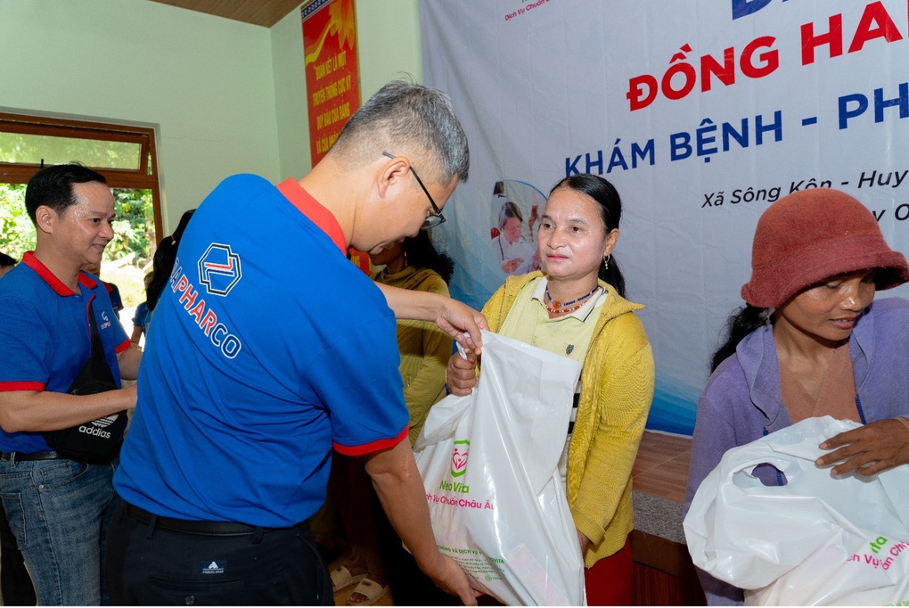 Dapharco và NeoVita khám bệnh, cấp thuốc miễn phí tại vùng cao Quảng Nam - 3 Dapharco và NeoVita khám bệnh, cấp thuốc miễn phí tại vùng cao Quảng Nam - 3