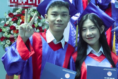 Tấm “hộ chiếu vào đời” đặc biệt cùng lời dặn hãy làm người tử tế