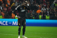 Lo ngại bị Man Utd ruồng bỏ, Onana không tập trung cùng tuyển Cameroon