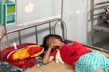 Mua nước ở cổng trường, bé gái 11 tuổi uống nhầm axit nguy kịch