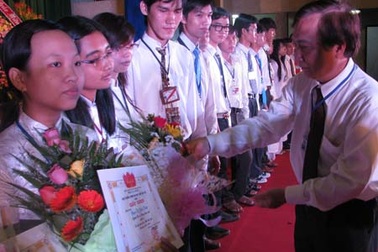 ĐH Y dược Cần Thơ khen thưởng thủ khoa và sinh viên khá giỏi