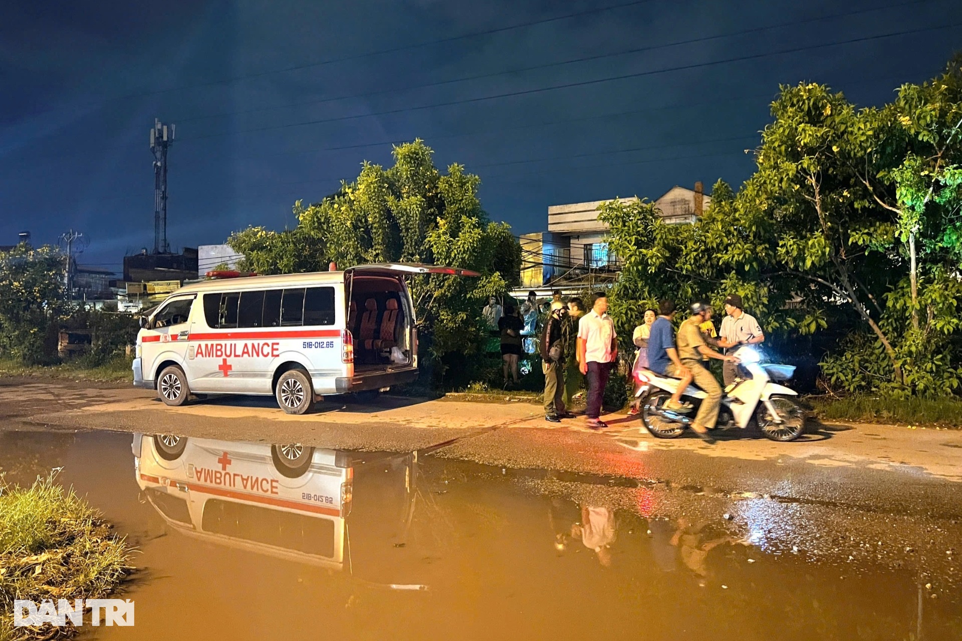 Một người bị tàu hỏa tông tử vong ở TPHCM - 1 Một người bị tàu hỏa tông tử vong ở TPHCM - 1