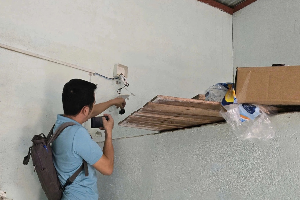 Vụ nữ sinh bị gắn camera quay lén trên nhà tắm: Mời chủ trọ đến làm việc - 1 Vụ nữ sinh bị gắn camera quay lén trên nhà tắm: Mời chủ trọ đến làm việc - 1