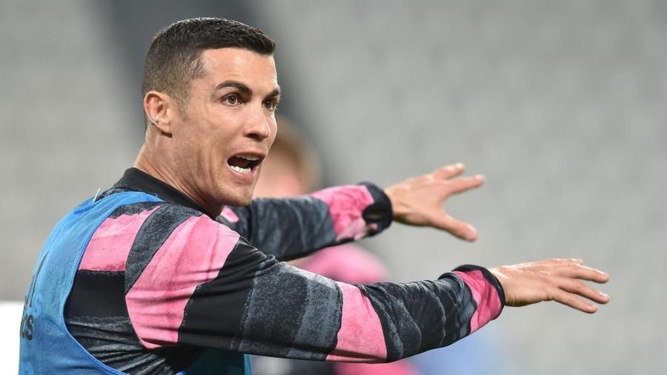 C.Ronaldo bĩu môi khi chứng kiến đồng đội ghi bàn - 2 C.Ronaldo bĩu môi khi chứng kiến đồng đội ghi bàn - 2