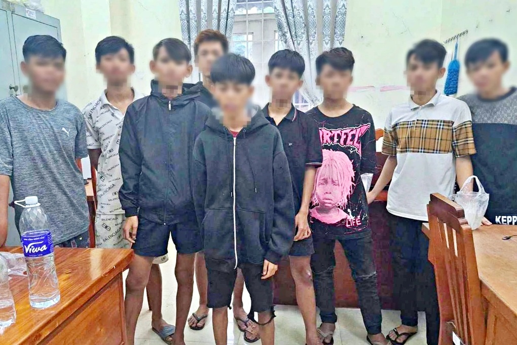 Thiếu niên 15 tuổi cùng 8 đàn em chặn đường, cướp tiền người dân - 1 Thiếu niên 15 tuổi cùng 8 đàn em chặn đường, cướp tiền người dân - 1