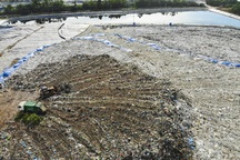 Hình ảnh nhìn từ trên cao "núi rác" lớn nhất miền Bắc