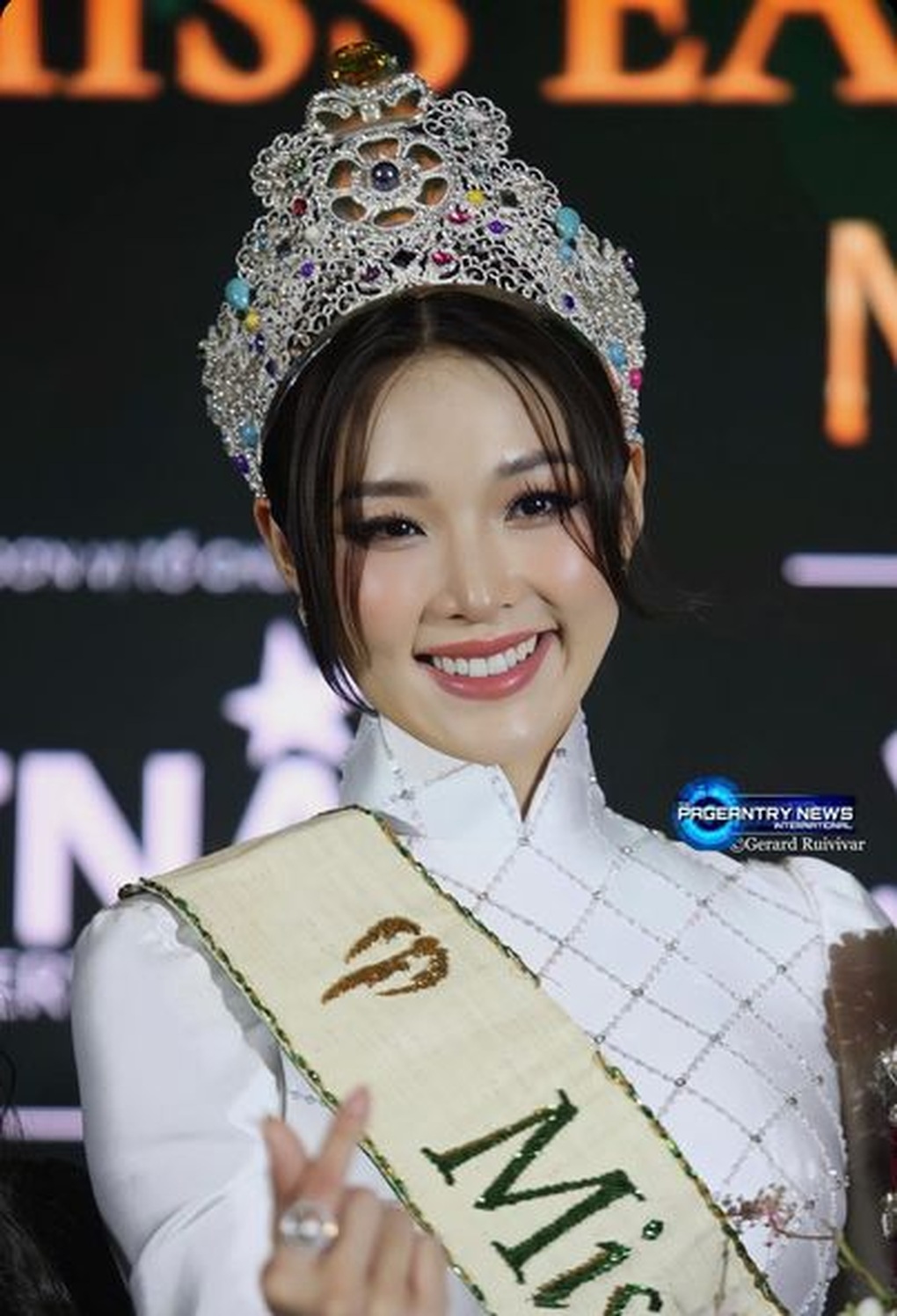Đương kim Hoa hậu Trái đất khoe nhan sắc như búp bê sống tại Việt Nam - 4 Đương kim Hoa hậu Trái đất khoe nhan sắc như búp bê sống tại Việt Nam - 4