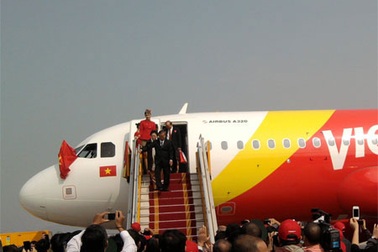 Giá rẻ, VietJet hút khách từ… xe khách
