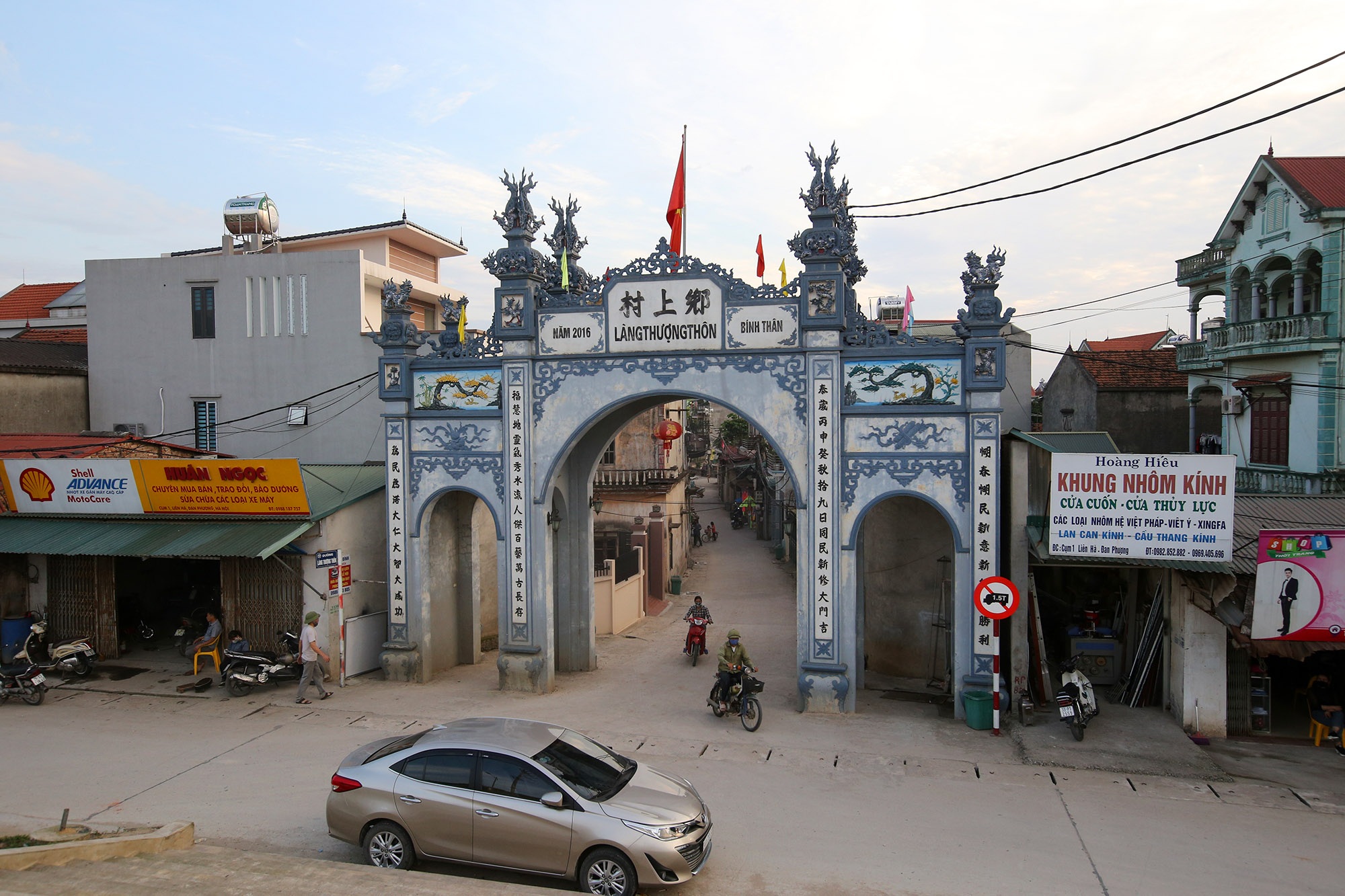 Vùng đất có nhiều cổng làng khủng - 12 Vùng đất có nhiều cổng làng khủng - 12