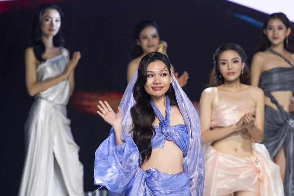 Kỳ Duyên thuyết trình ấp úng, bỏ ngang bài nói tại Miss Universe Vietnam - 1 Kỳ Duyên thuyết trình ấp úng, bỏ ngang bài nói tại Miss Universe Vietnam - 1