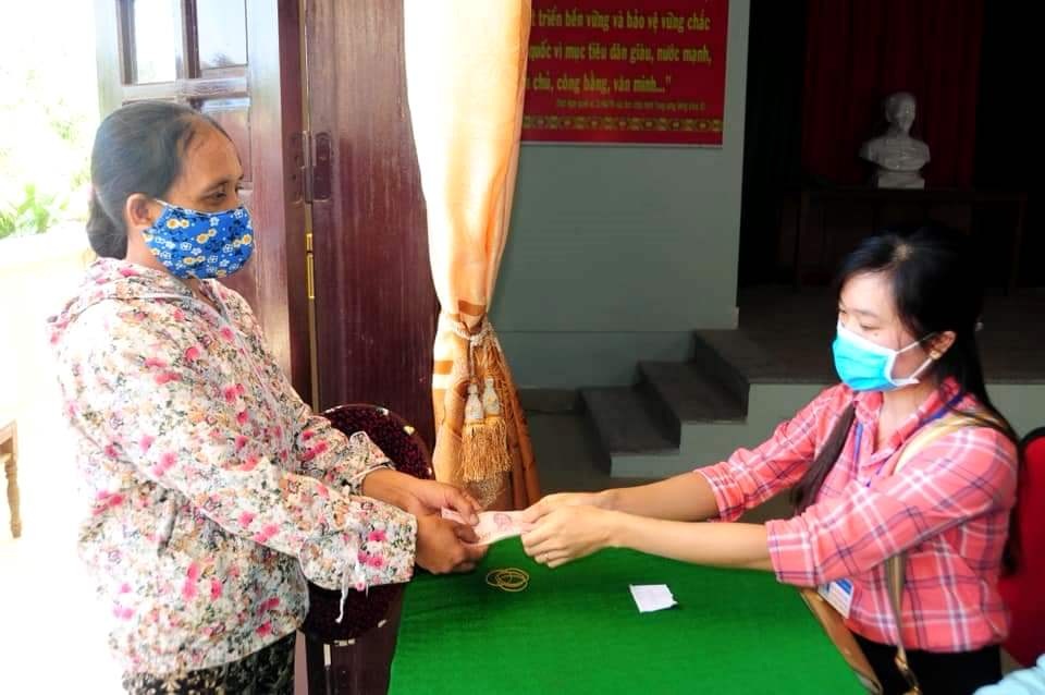 Thừa Thiên Huế: Hơn 95% của 4 nhóm người dân đã nhận tiền từ ngày 29-30/4 - 3 Thừa Thiên Huế: Hơn 95% của 4 nhóm người dân đã nhận tiền từ ngày 29-30/4 - 3