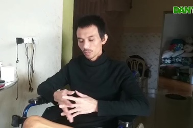 Chàng trai bị tai nạn lao động nằm chờ chết