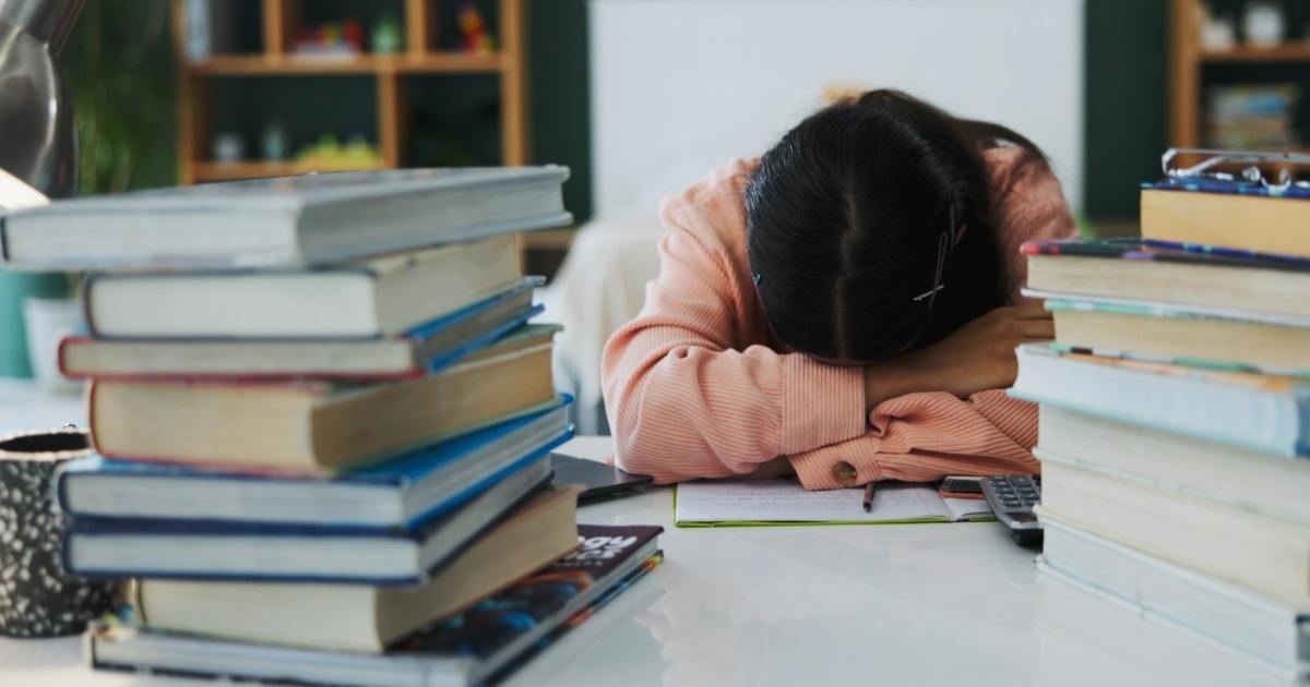 Lạm dụng AI, không ít người trẻ ra trường cay đắng vì kiến thức rỗng tuếch