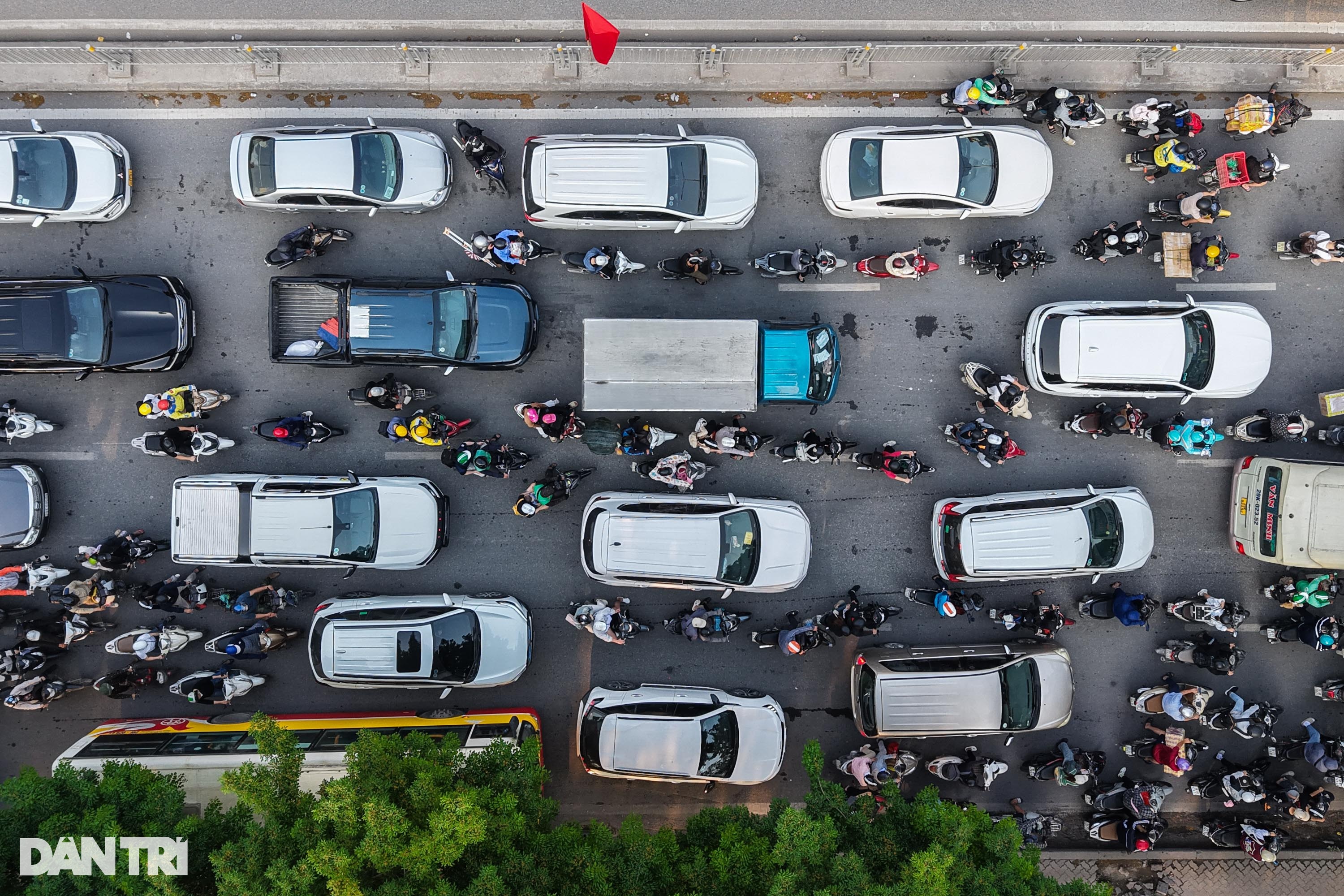 Đông nghịt người về quê nghỉ lễ 30/4, Vành đai 3 trên cao ùn tắc hơn 5km - 5 Đông nghịt người về quê nghỉ lễ 30/4, Vành đai 3 trên cao ùn tắc hơn 5km - 5