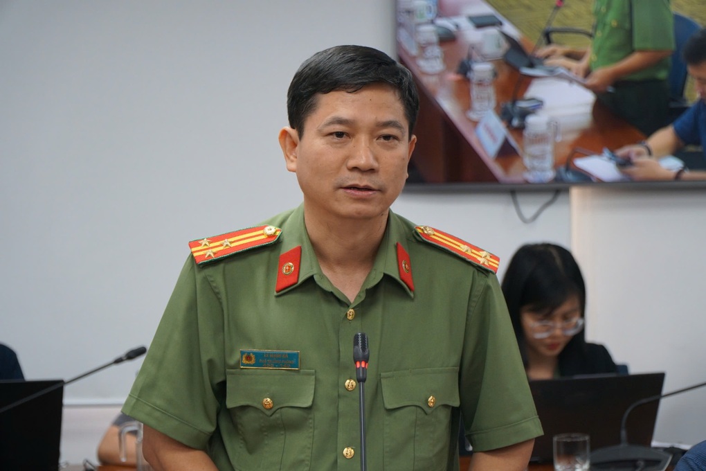 Công an TPHCM: Phạt người vượt đèn nhường đường xe cứu thương là sai - 1 Công an TPHCM: Phạt người vượt đèn nhường đường xe cứu thương là sai - 1