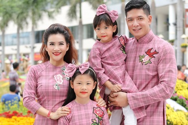 Những khoảnh khắc đẹp của Bình Minh bên gia đình ngày Xuân