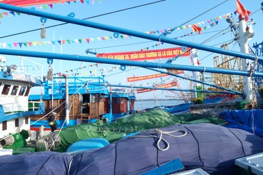 Đoàn tàu vỏ thép căng cờ, hướng ra Hoàng Sa, Trường Sa