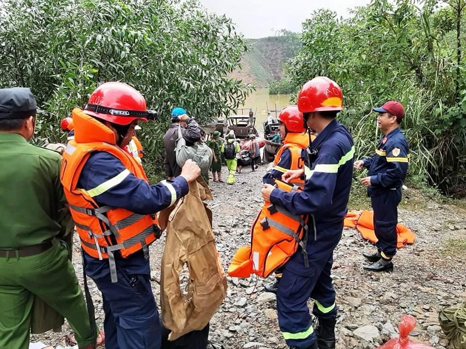 Công an tiếp cận thủy điện Rào Trăng 3, không còn dấu vết nhà điều hành - 3 Công an tiếp cận thủy điện Rào Trăng 3, không còn dấu vết nhà điều hành - 3