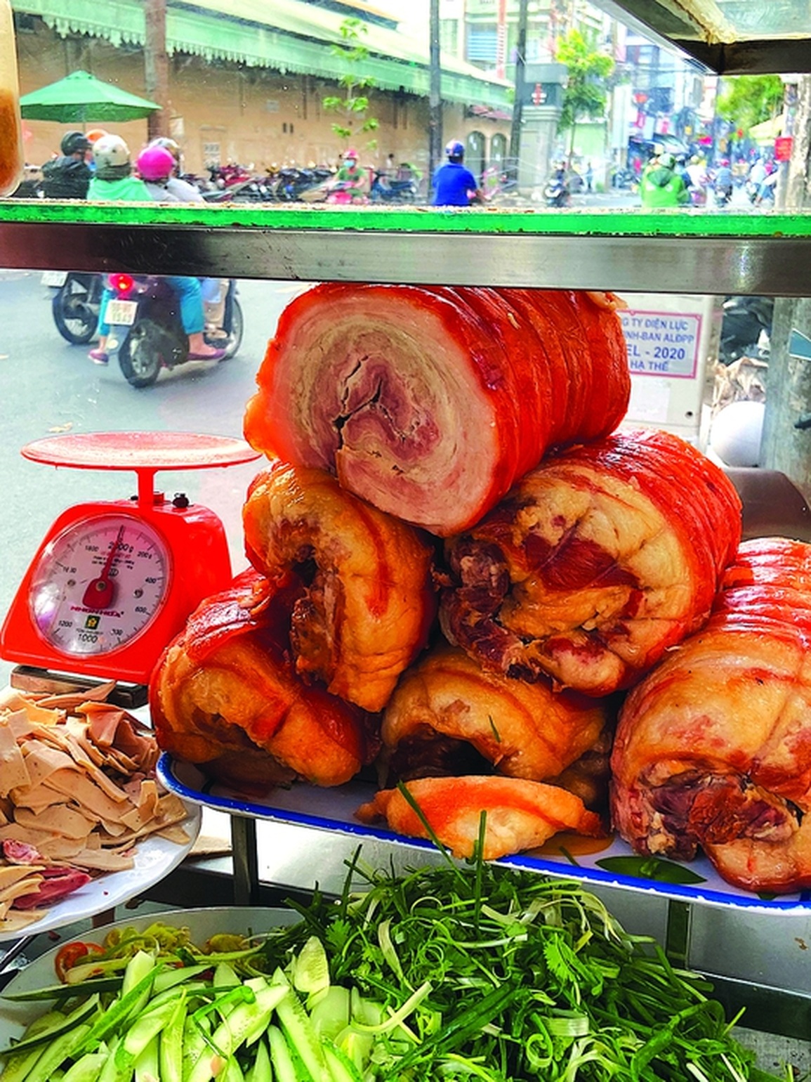 70 năm xe bánh mì thịt ba rọi muối nuôi sống 3 đời gia đình ở Sài Gòn - 1 70 năm xe bánh mì thịt ba rọi muối nuôi sống 3 đời gia đình ở Sài Gòn - 1