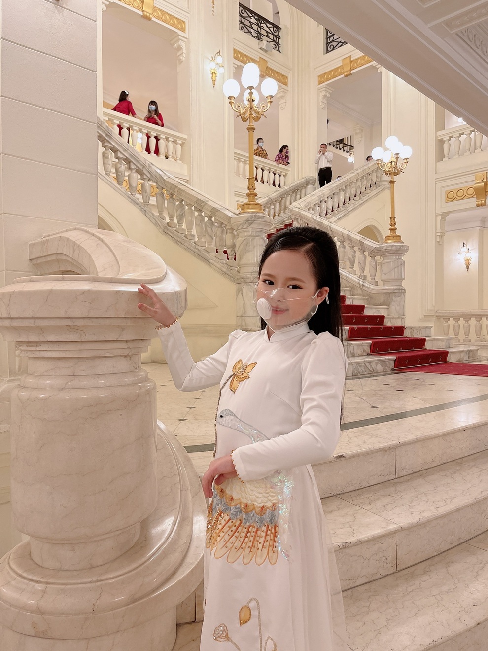 Á hậu 9 tuổi chiếm sóng Thời sự 19h ủng hộ Quỹ vắc xin Covid-19 là ai? - 4 Á hậu 9 tuổi chiếm sóng Thời sự 19h ủng hộ Quỹ vắc xin Covid-19 là ai? - 4
