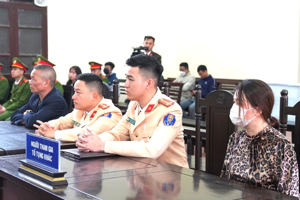 Lái xe uống rượu còn tấn công CSGT - 2 Lái xe uống rượu còn tấn công CSGT - 2