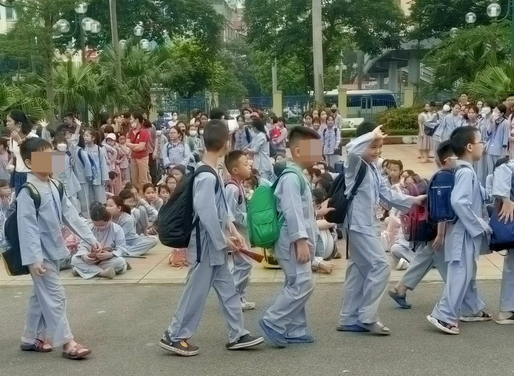 Bà mẹ ở Hà Nội kể trải nghiệm cho con học khóa tu mùa hè có cả nghìn trẻ - 1 Bà mẹ ở Hà Nội kể trải nghiệm cho con học khóa tu mùa hè có cả nghìn trẻ - 1