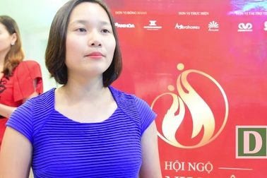 Bà Phạm Thị Kim Thơm - người đấu giá thành công chiếc áo dài dát vàng của NTK Đỗ Trịnh Hoài Nam chia sẻ.