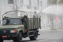 Hải Phòng phun hóa chất khử trùng các tuyến phố chính