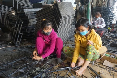 Người phụ nữ tật nguyền mở xưởng thủ công, giúp chị em yếu thế