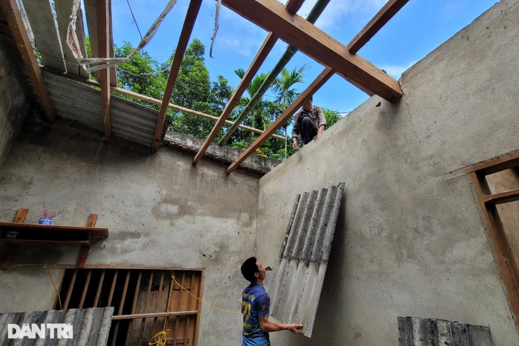 Thân nhân liệt sỹ vui mừng trong ngày khởi công xây nhà - 3 Thân nhân liệt sỹ vui mừng trong ngày khởi công xây nhà - 3