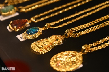 Giá vàng trong nước và thế giới đi ngược chiều