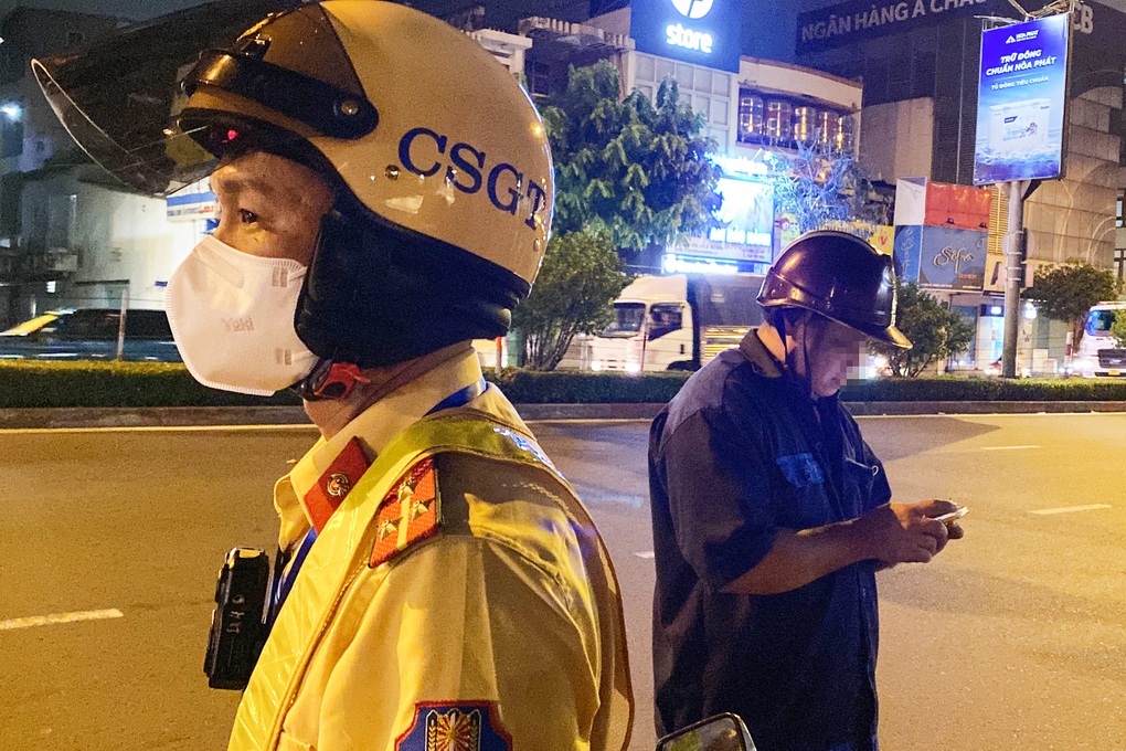 Tài xế uống 4 lon bia: CSGT phạt 7 triệu đồng tôi lấy gì đóng - 1