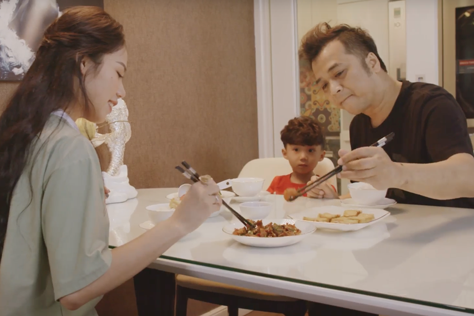 Thánh cover triệu view Hương Ly cổ vũ chống dịch với Vũ điệu cách ly - 1 Thánh cover triệu view Hương Ly cổ vũ chống dịch với Vũ điệu cách ly - 1