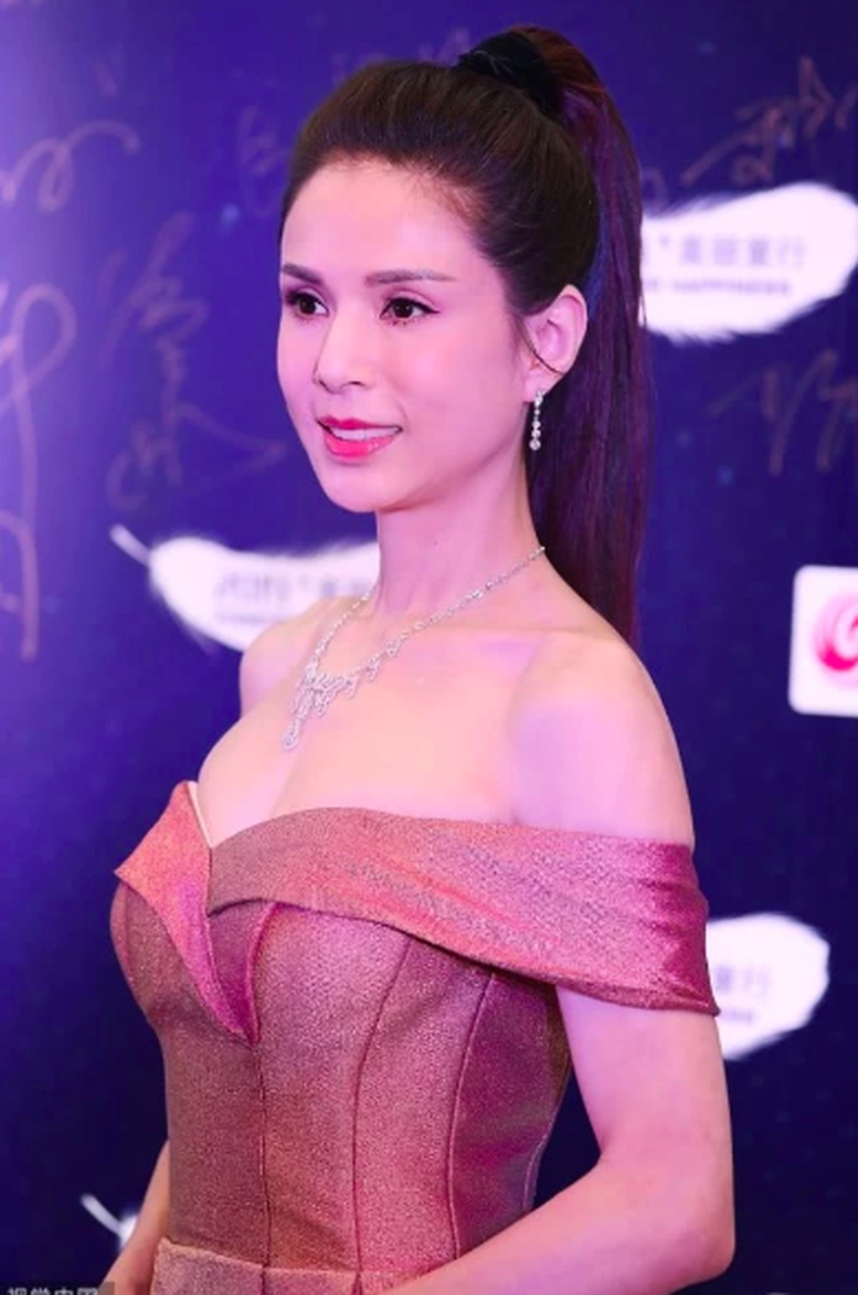 “Tiểu Long Nữ” Lý Nhược Đồng trẻ đẹp đáng ngưỡng mộ! - 2 “Tiểu Long Nữ” Lý Nhược Đồng trẻ đẹp đáng ngưỡng mộ! - 2