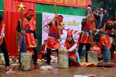 Sống lại thời kỳ giã gạo trong lễ hội Cơm thi