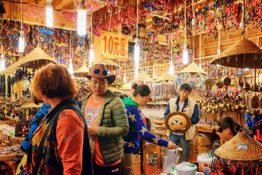 Khách Trung Quốc bị đuổi khỏi xe vì không chịu mua vòng vàng 173 triệu đồng