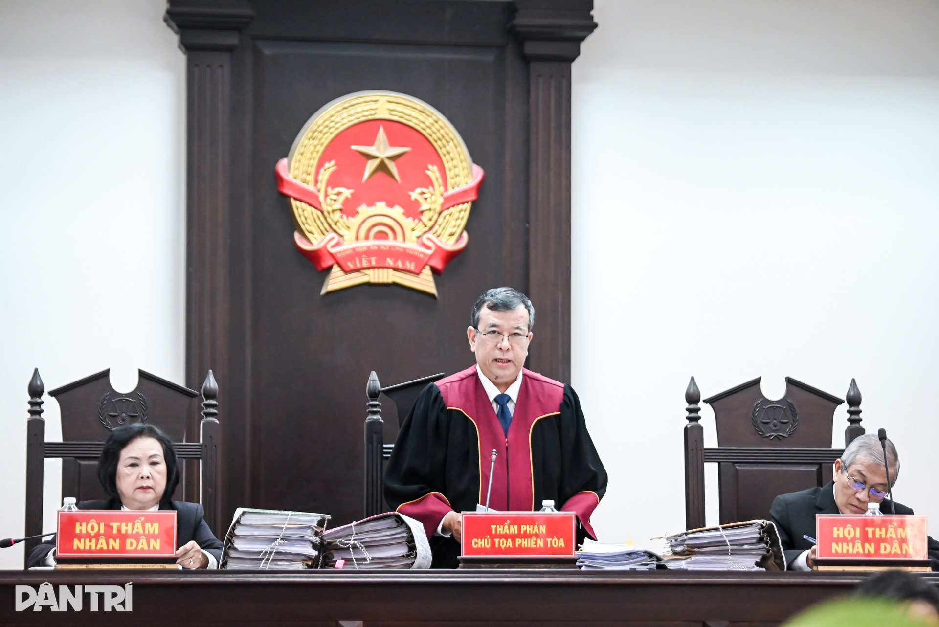 An ninh thắt chặt tại phiên tòa xét xử Bình Kiểm và đồng phạm - 12 An ninh thắt chặt tại phiên tòa xét xử Bình Kiểm và đồng phạm - 12