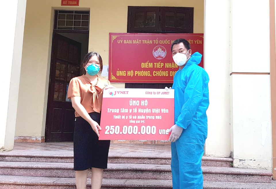 Huyện Việt Yên- Bắc Giang tiếp nhận thiết bị y tế hỗ trợ điều trị Covid-19 - 1 Huyện Việt Yên- Bắc Giang tiếp nhận thiết bị y tế hỗ trợ điều trị Covid-19 - 1