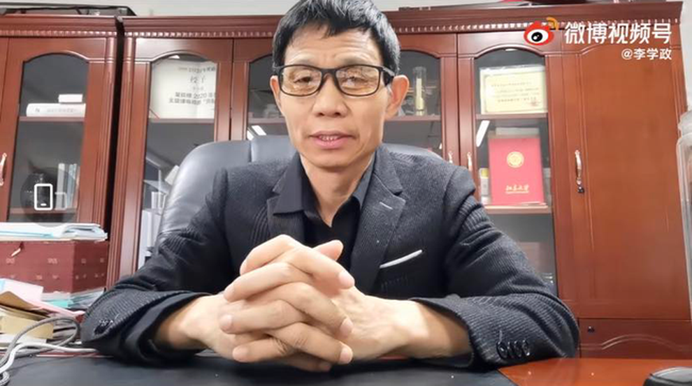 Trương Triết Hạn suy sụp, gia đình bị ảnh hưởng sau lệnh cấm sóng - 3 Trương Triết Hạn suy sụp, gia đình bị ảnh hưởng sau lệnh cấm sóng - 3