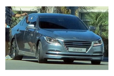 Hyundai Genesis sedan 2015 bất ngờ lộ diện