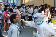 Chùm ca bệnh ở Nam Kinh lan ra 15 thành phố, Trung Quốc khẩn cấp dập dịch