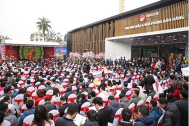Hơn 500 khách hàng tham dự lễ khai trương căn hộ mẫu tại 201 Minh Khai