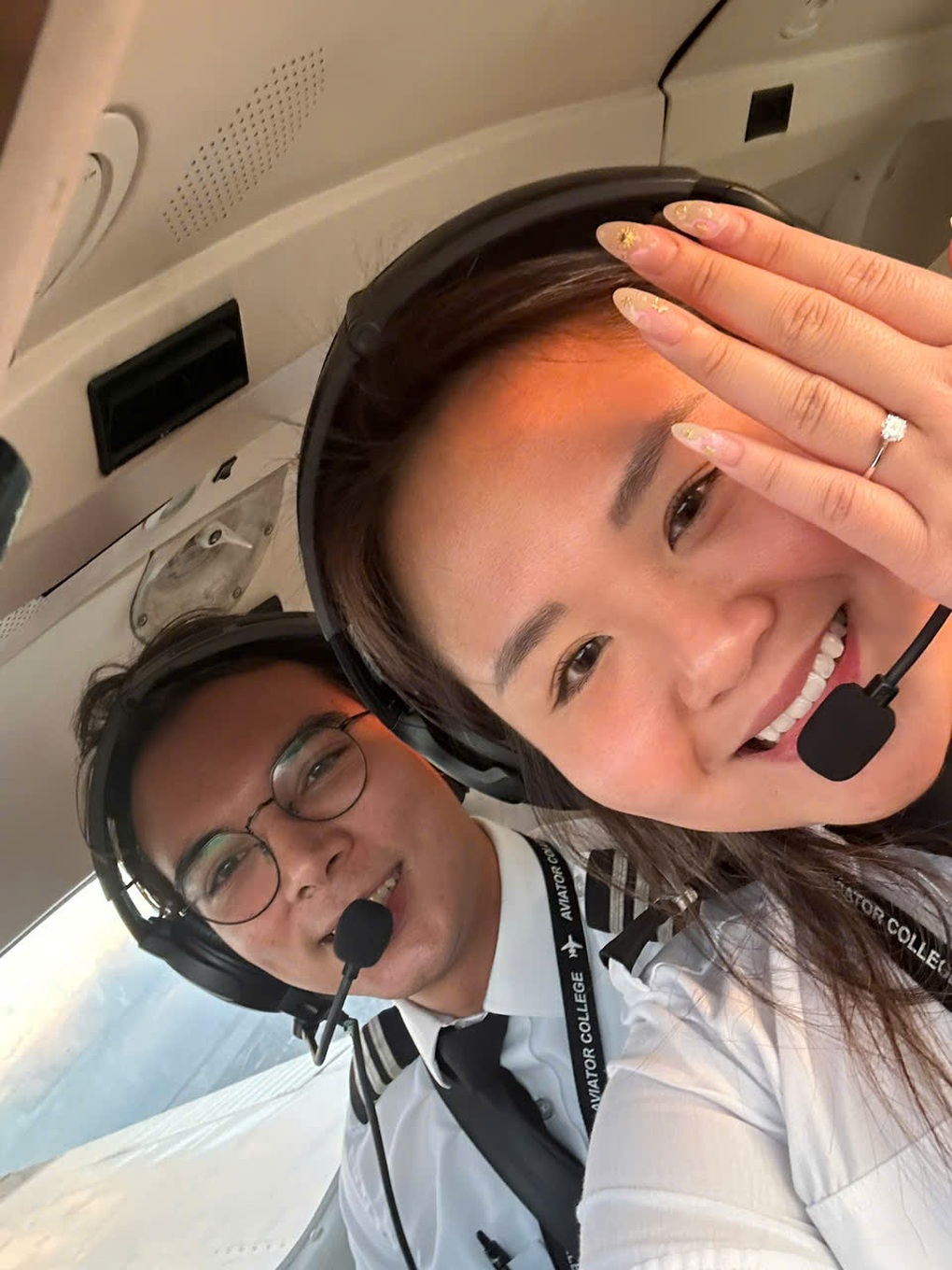 Cô gái Việt được bạn trai cầu hôn trong buồng lái trực thăng ở Mỹ như phim - 2 Cô gái Việt được bạn trai cầu hôn trong buồng lái trực thăng ở Mỹ như phim - 2