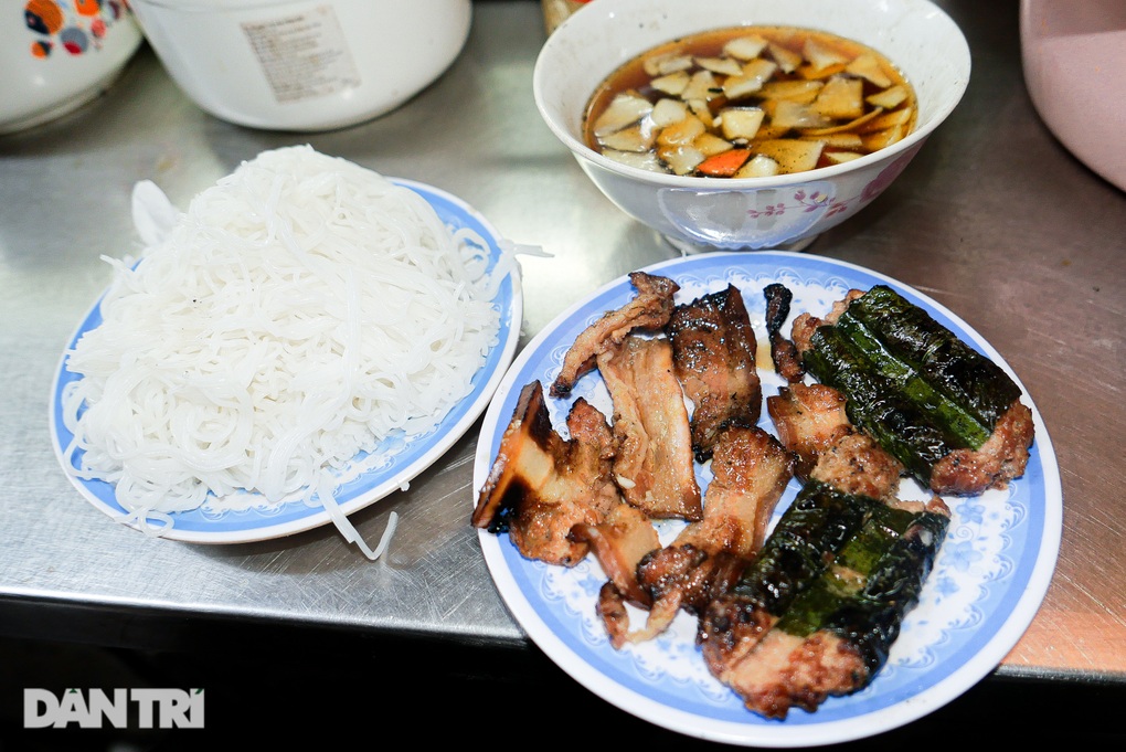 Vụ bún chả 35.000 đồng: Ở đây chúng tôi bán thế thì hôm sau đóng cửa - 2 Vụ bún chả 35.000 đồng: Ở đây chúng tôi bán thế thì hôm sau đóng cửa - 2