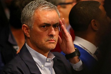 HLV Mourinho mất khoản tiền lớn vì trốn thuế