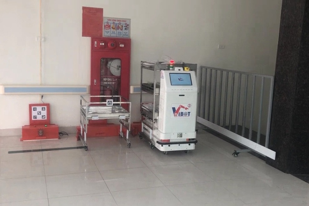 Xem robot đưa cơm, phát thuốc cho bệnh nhân Covid-19 ở tâm dịch Bắc Giang - 4 Xem robot đưa cơm, phát thuốc cho bệnh nhân Covid-19 ở tâm dịch Bắc Giang - 4