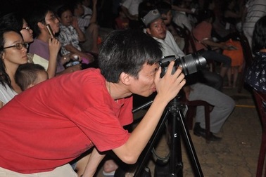 Đủ kiểu tác nghiệp pháo hoa